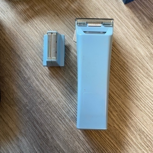 Vintage retro 1970’s deluxe electric razor kit. Excellent combo. Hardly used. - Picture 3 of 5